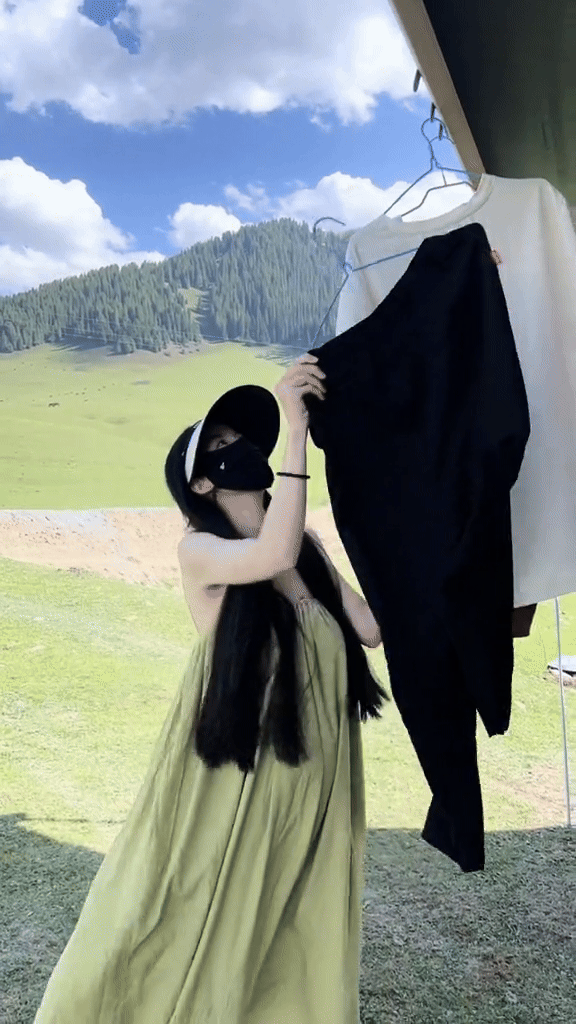 Bán 2 tấn hàng sau khi lên sóng 1 phút, mẹ 4 con nổi đình đám mời luôn dàn nghệ sĩ lên livestream chốt đơn giàu cỡ nào?-11