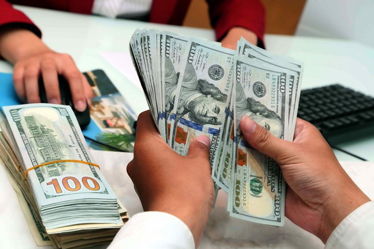 Tỷ giá tiếp tục tăng trần phiên 17/4, USD đã tăng hơn 1.000 đồng từ đầu năm-1