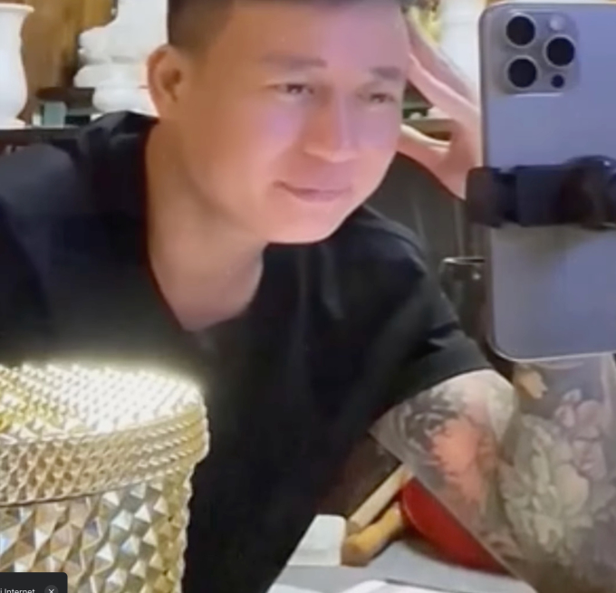 Nam Em chính thức livestream trở lại, thái độ khó hiểu khi hát nhạc Mỹ Tâm-1