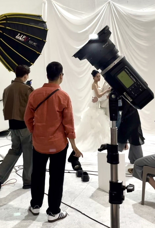 Thân thế gây bất ngờ của chồng sắp cưới Midu: Tổng tài giàu có xứng tầm với cô dâu-1