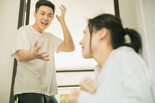 Bị chồng bạo hành dã man, vợ gọi cho người yêu cũ để cầu cứu và cái kết bất ngờ gây xôn xao dư luận-4