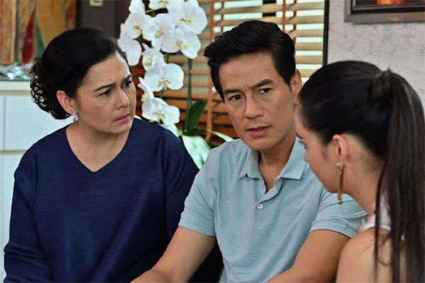 Thấy chồng tôi cầm sổ đỏ trên tay, chị giúp việc liền tiết lộ bí mật bấy lâu và muốn đóng góp 1 tỷ-2