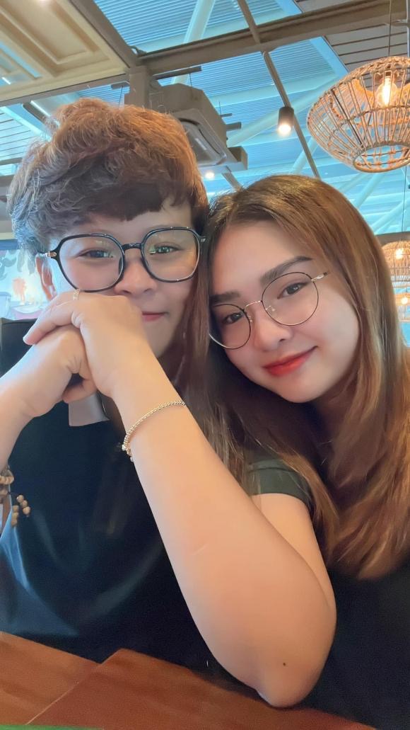 Thiện Nhân và người yêu đồng giới nắm tay tình tứ, cùng đi du lịch sau 2 năm công khai yêu-2