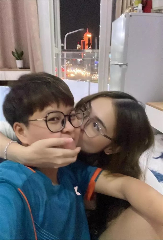 Thiện Nhân và người yêu đồng giới nắm tay tình tứ, cùng đi du lịch sau 2 năm công khai yêu-4