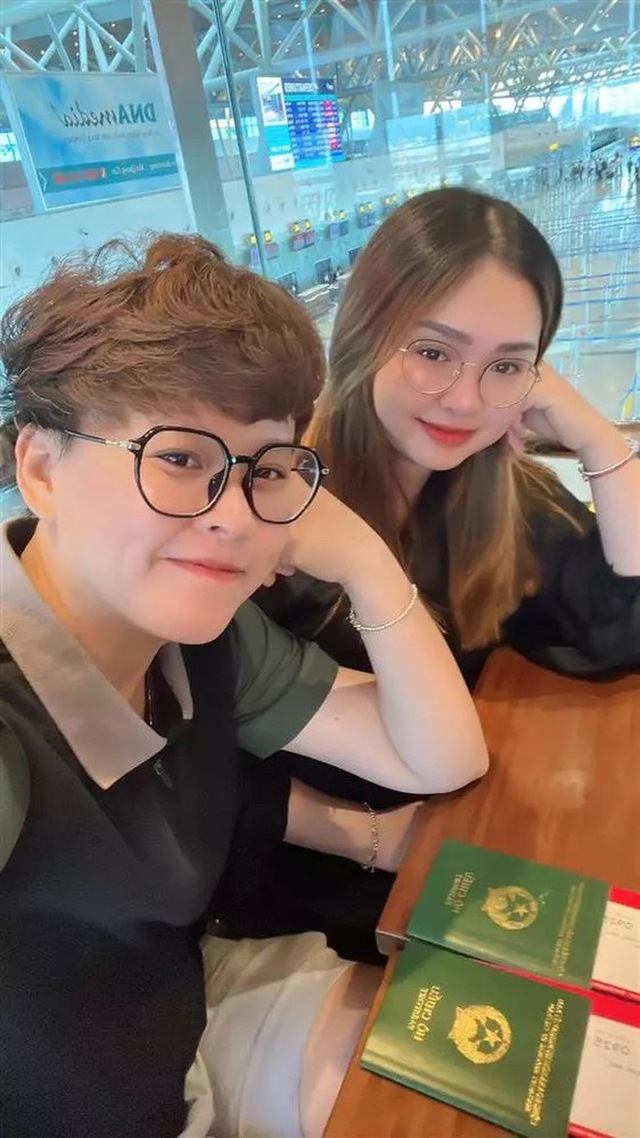 Thiện Nhân và người yêu đồng giới nắm tay tình tứ, cùng đi du lịch sau 2 năm công khai yêu-5