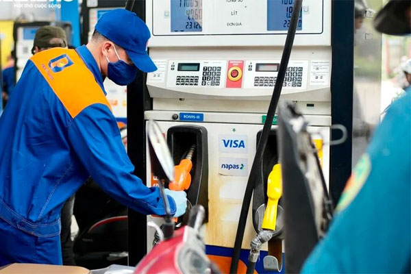 Giá xăng tăng cao nhất hơn 400 đồng/lít-1