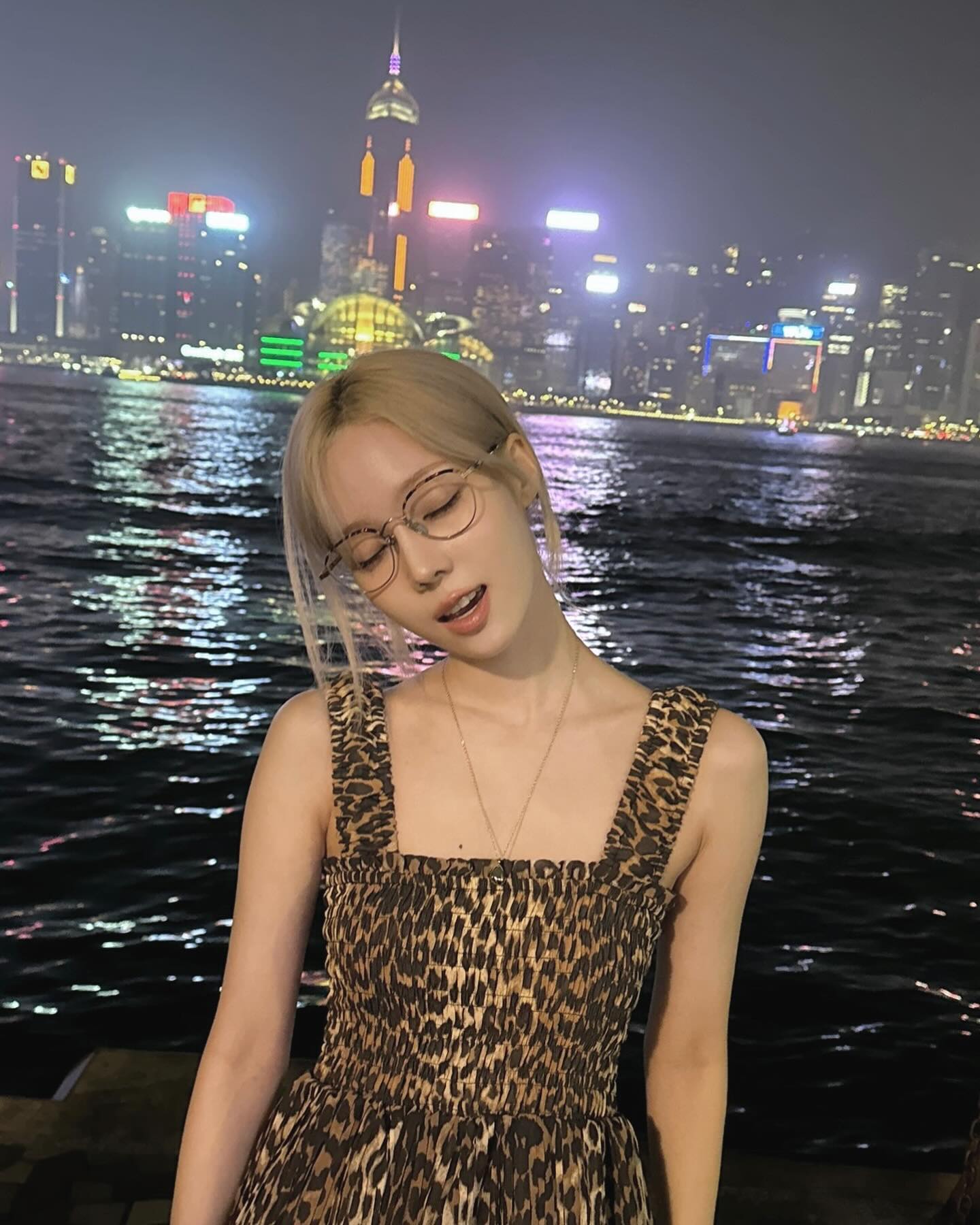 Tham khảo 10 set váy liền của sao Hàn, nàng sẽ có 1001 bức ảnh sống ảo tuyệt xinh khi đi du lịch-3