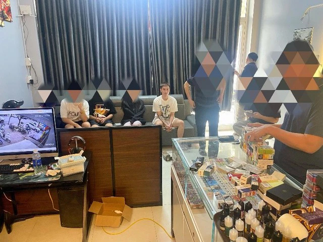 Phát hiện cơ sở kinh doanh thuốc lá điện tử bán cho học sinh các trường THCS, THPT-1