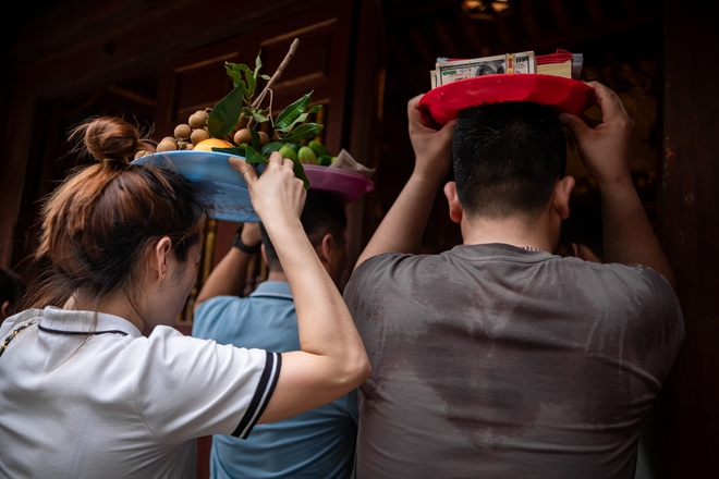 Dòng người đổ về Đền Hùng trước ngày Giỗ Tổ, đường lên đền Hạ không còn chỗ trống-11