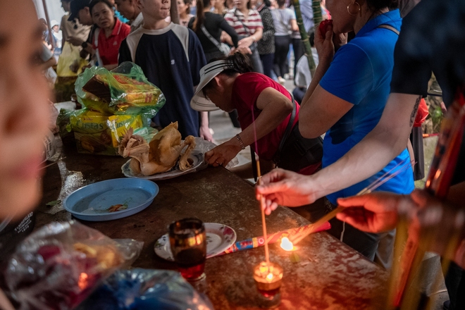 Dòng người đổ về Đền Hùng trước ngày Giỗ Tổ, đường lên đền Hạ không còn chỗ trống-12