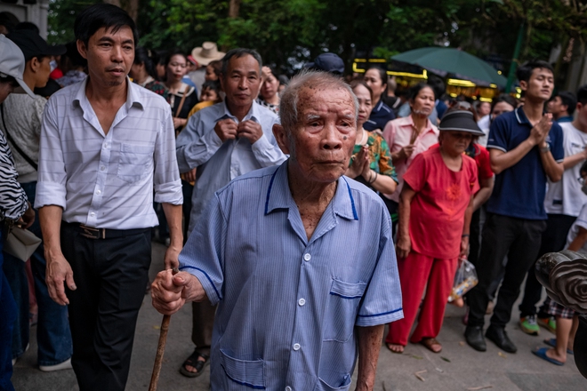 Dòng người đổ về Đền Hùng trước ngày Giỗ Tổ, đường lên đền Hạ không còn chỗ trống-13