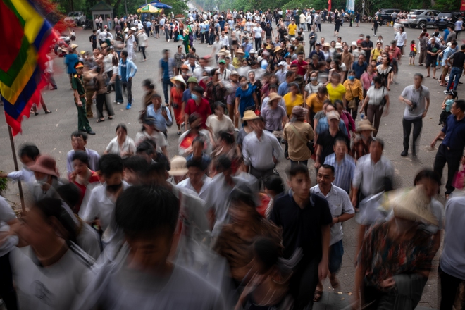 Dòng người đổ về Đền Hùng trước ngày Giỗ Tổ, đường lên đền Hạ không còn chỗ trống-17