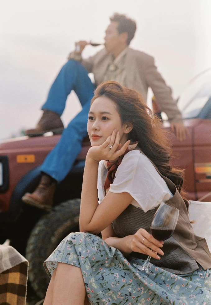 Anh Đức và vợ sắp cưới tung bộ hình khoe cận nhẫn cầu hôn, đàng trai có hành động đánh dấu chủ quyển-3