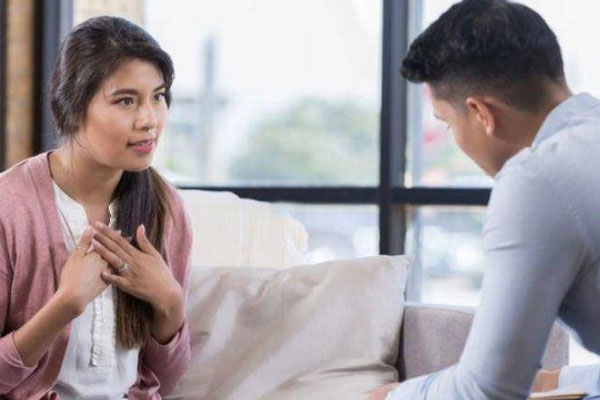 Đang thiếu tiền mua nhà thì chị chồng chủ động cho vay, đến khi đòi nợ, chị hỏi một câu mà tôi nghe như sét đánh ngang tai-2