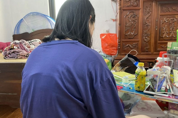 Vụ bé gái 12 tuổi sinh con ở Hà Nội: Gia đình dự định gửi cháu bé vào trung tâm bảo trợ trong 2 năm-1