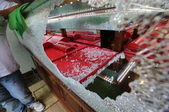 Chủ tiệm vàng kể lại 6 giây đối mặt kẻ cướp