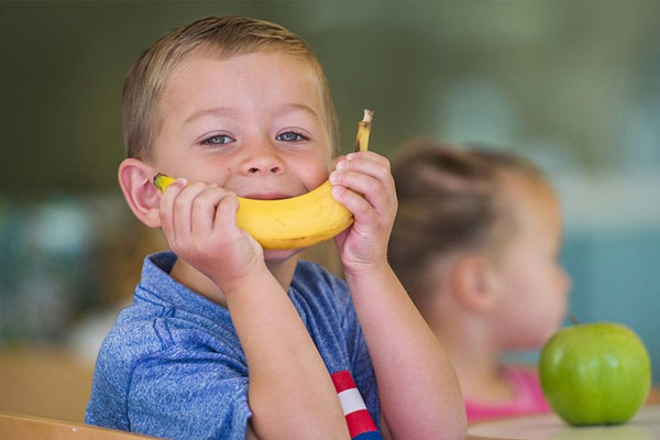 Mẹo giúp con bỏ thói ăn vặt-1