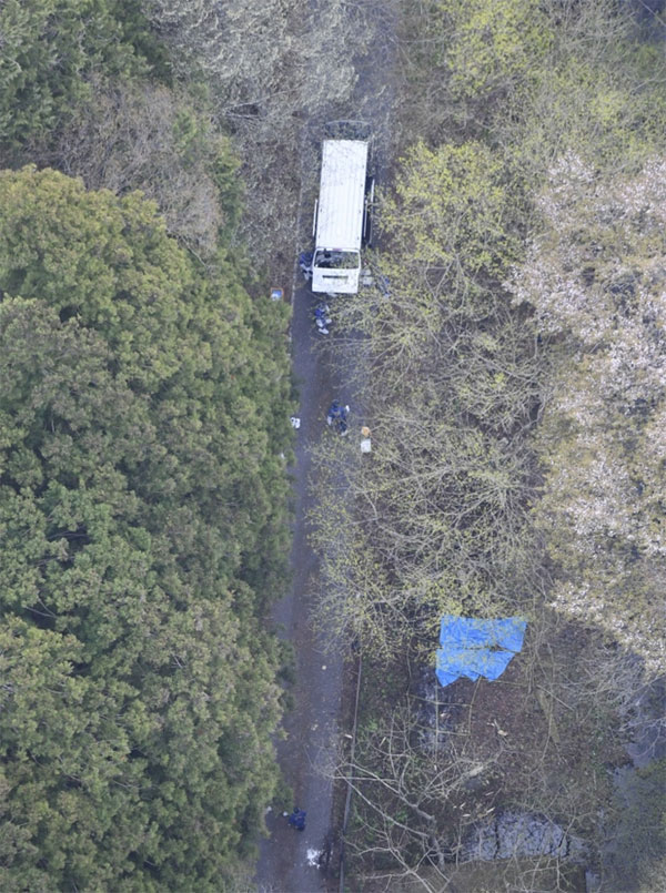 Vụ án rúng động Nhật Bản: Hai thi thể xếp chồng lên nhau trong trạng thái kinh hoàng, được phát hiện trong rừng vì tưởng là ma-nơ-canh-1