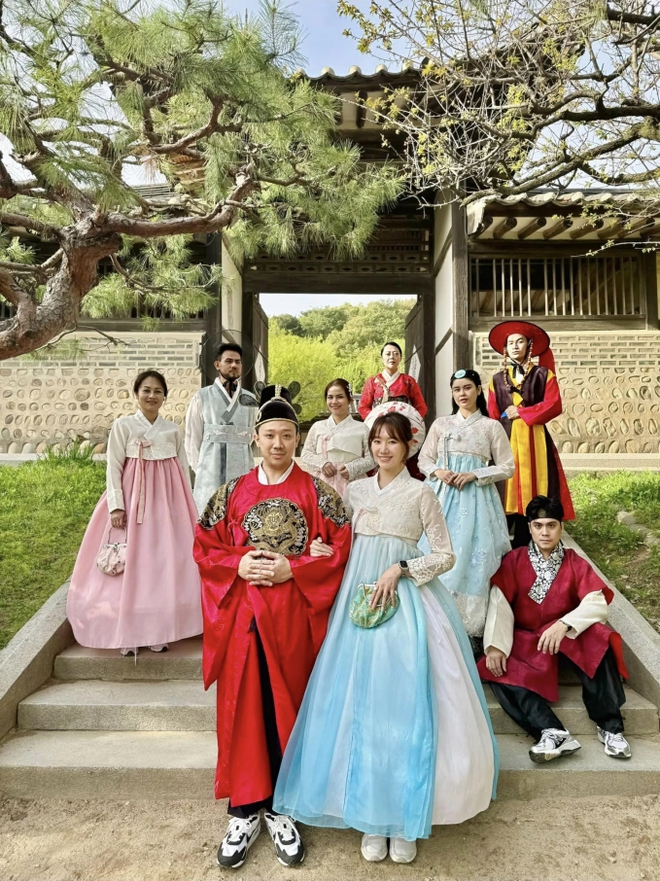 Khoe hình du lịch cùng hội bạn thân, Trấn Thành gây tranh cãi vì dòng trạng thái vừa sai vừa nhạy cảm-2