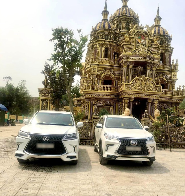 Xây xong lâu đài 100 tỷ, đại gia đồng nát Nghệ An sắm thêm siêu xe chục tỷ: Chủ yếu để ngắm cho vui-3