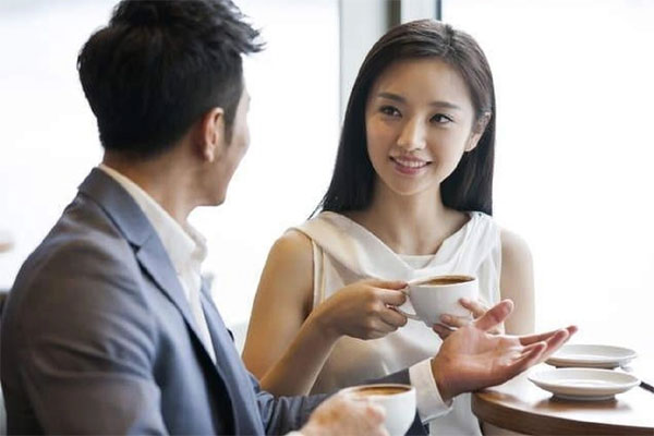 Yêu hết lòng gái quán massage chưa lâu, quản đốc phân xưởng đã phải về nhà xin vợ làm điều đau lòng này-2