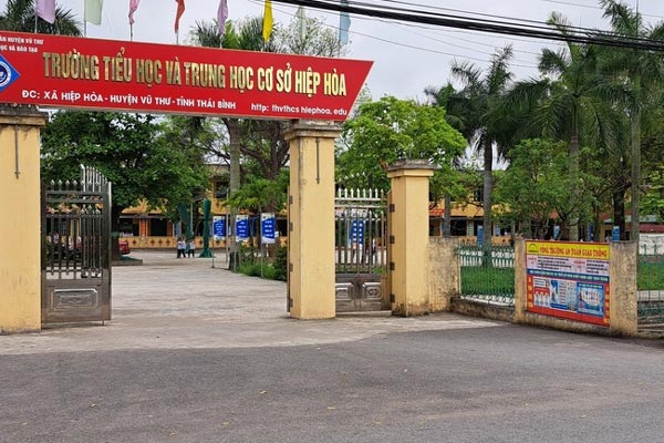 Bắt học sinh đi học ngày nghỉ lễ Giỗ tổ Hùng Vương, hiệu trưởng bị xem xét kỷ luật-1
