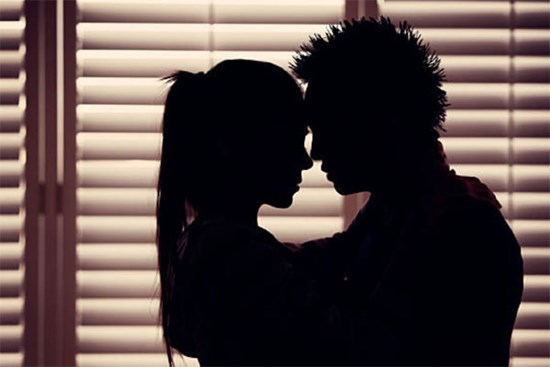 'Yêu' hết lòng gái quán massage chưa lâu, quản đốc phân xưởng đã phải về nhà xin vợ làm điều đau lòng này