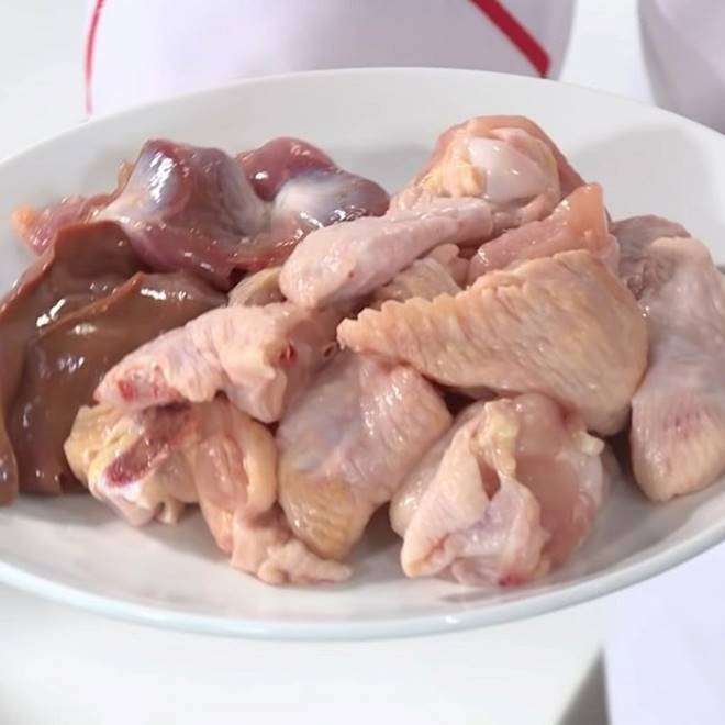 Ngày hè nóng nực mà đãi cả nhà món canh gà kiểu Thái chua chua cay cay thì ngon đúng bài-2