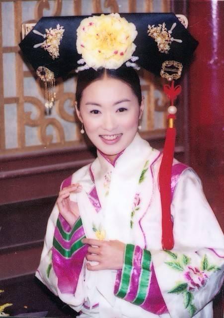 Mỹ nhân từng coi thường Triệu Vy tàn phai nhan sắc sau 24 năm, hết thời đi livestream bán hàng bị netizen chê cười-1