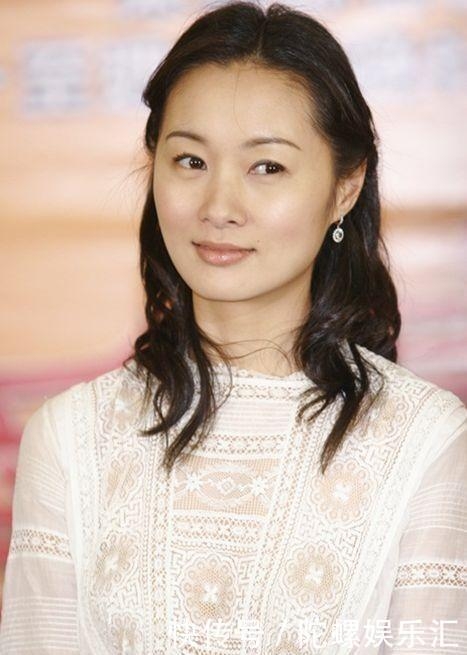 Mỹ nhân từng coi thường Triệu Vy tàn phai nhan sắc sau 24 năm, hết thời đi livestream bán hàng bị netizen chê cười-4