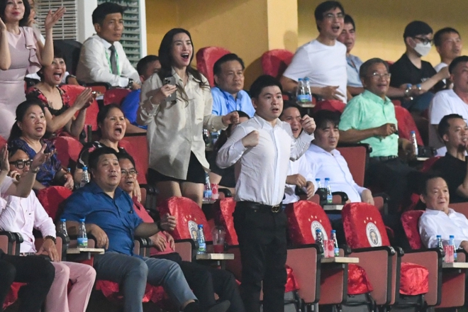 Chủ tịch CLB Hà Nội ở đâu giữa lúc hoa hậu Đỗ Mỹ Linh tiêm thẩm mỹ?-4