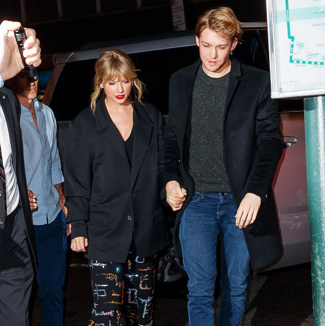Nghe Taylor Swift viết nhạc về Joe Alwyn: Nỗi đau cuộc tình 6 năm không thể cưới, chia tay trong lúc The Eras Tour đang diễn ra?-2