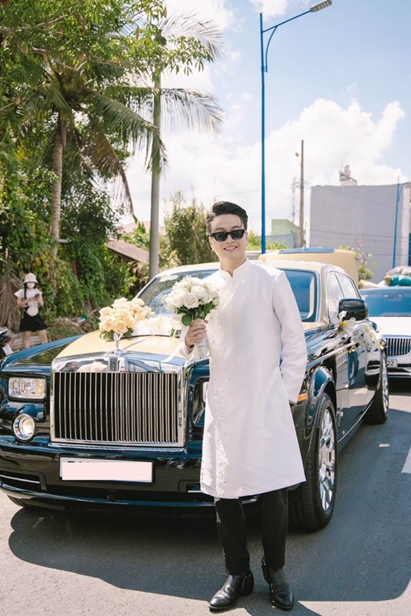 Đám cưới TiTi (HKT) tại Cần Thơ: Chú rể điển trai đón dâu bằng Rolls-Royce, dàn sính lễ bạc tỷ gây choáng-1