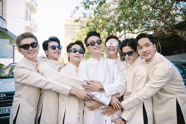 Đám cưới TiTi (HKT) tại Cần Thơ: Chú rể điển trai đón dâu bằng Rolls-Royce, dàn sính lễ bạc tỷ gây choáng-2