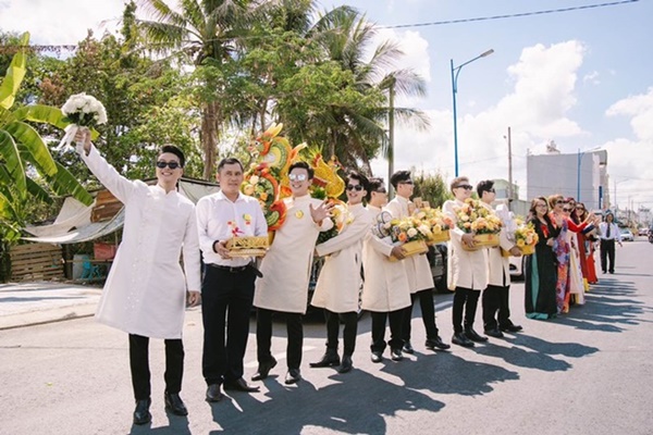Đám cưới TiTi (HKT) tại Cần Thơ: Chú rể điển trai đón dâu bằng Rolls-Royce, dàn sính lễ bạc tỷ gây choáng-3