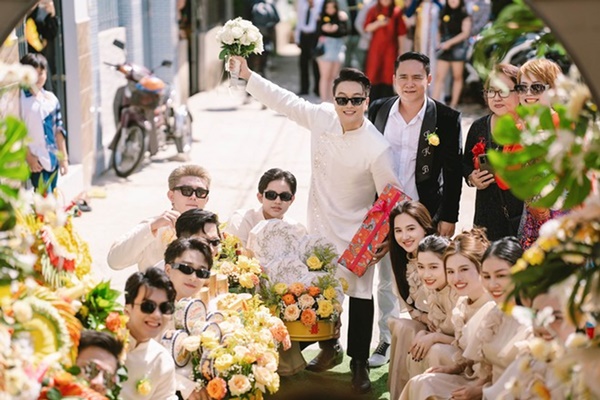 Đám cưới TiTi (HKT) tại Cần Thơ: Chú rể điển trai đón dâu bằng Rolls-Royce, dàn sính lễ bạc tỷ gây choáng-4