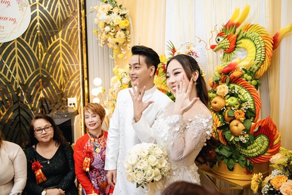 Đám cưới TiTi (HKT) tại Cần Thơ: Chú rể điển trai đón dâu bằng Rolls-Royce, dàn sính lễ bạc tỷ gây choáng-11