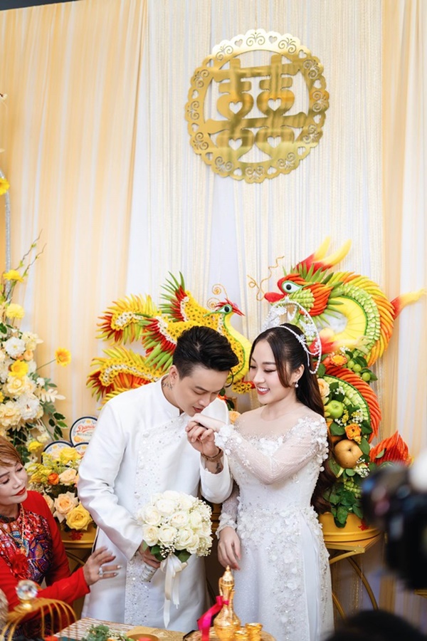 Đám cưới TiTi (HKT) tại Cần Thơ: Chú rể điển trai đón dâu bằng Rolls-Royce, dàn sính lễ bạc tỷ gây choáng-12