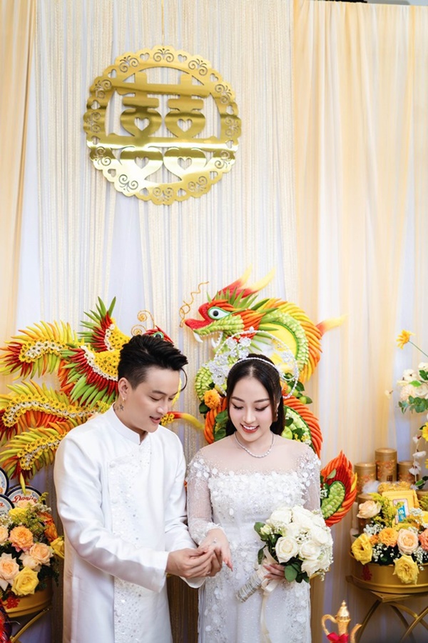 Đám cưới TiTi (HKT) tại Cần Thơ: Chú rể điển trai đón dâu bằng Rolls-Royce, dàn sính lễ bạc tỷ gây choáng-13