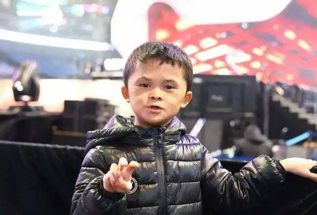 Bi kịch của cậu bé được gọi là Tiểu Jack Ma” vì quá giống tỷ phú nổi tiếng: Tình hình hiện tại sau 9 năm nổi tiếng khiến dư luận suy ngẫm-3