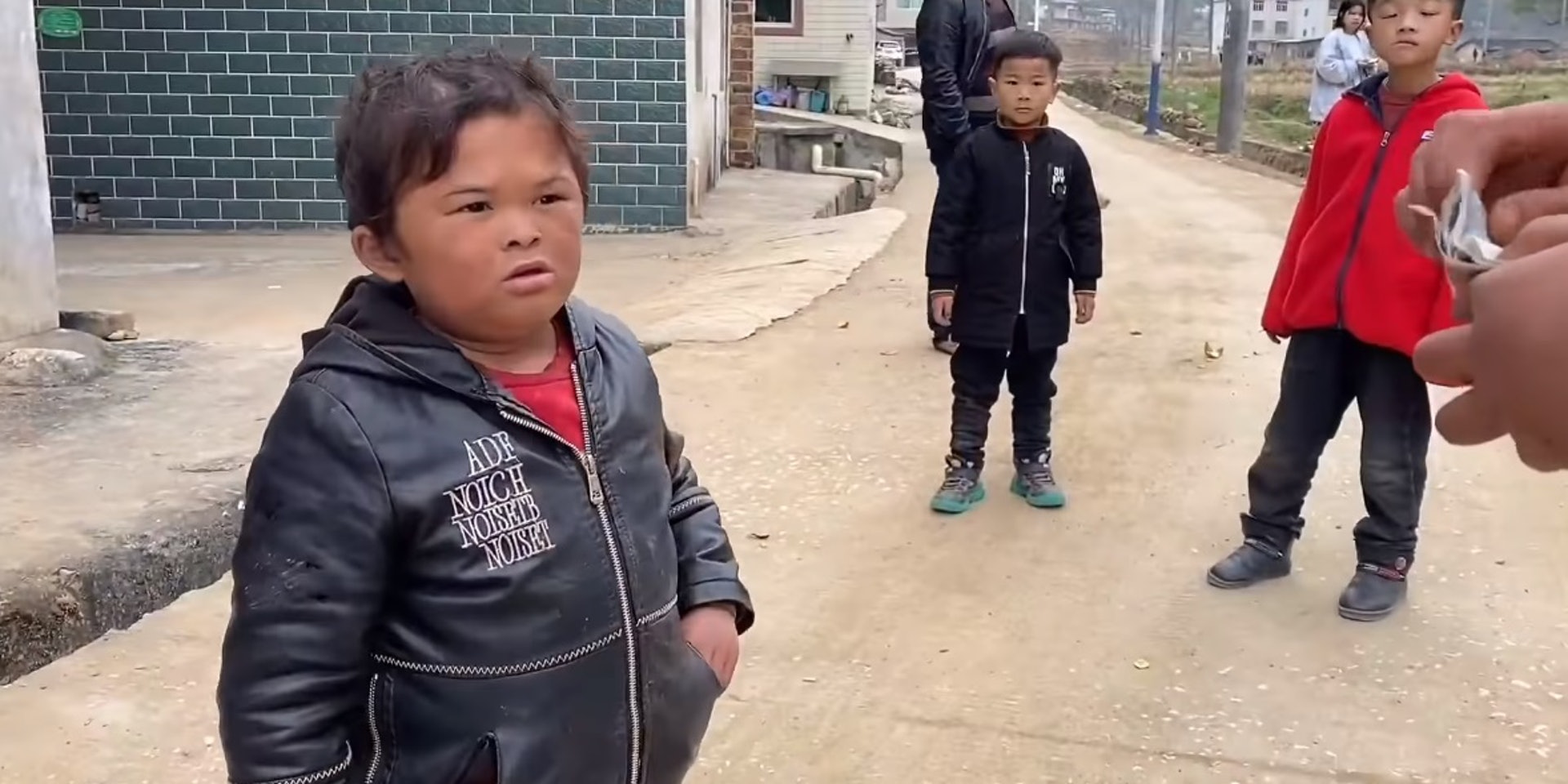 Bi kịch của cậu bé được gọi là Tiểu Jack Ma” vì quá giống tỷ phú nổi tiếng: Tình hình hiện tại sau 9 năm nổi tiếng khiến dư luận suy ngẫm-4