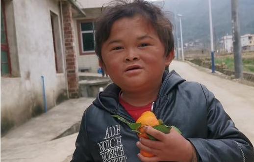 Bi kịch của cậu bé được gọi là Tiểu Jack Ma” vì quá giống tỷ phú nổi tiếng: Tình hình hiện tại sau 9 năm nổi tiếng khiến dư luận suy ngẫm-5