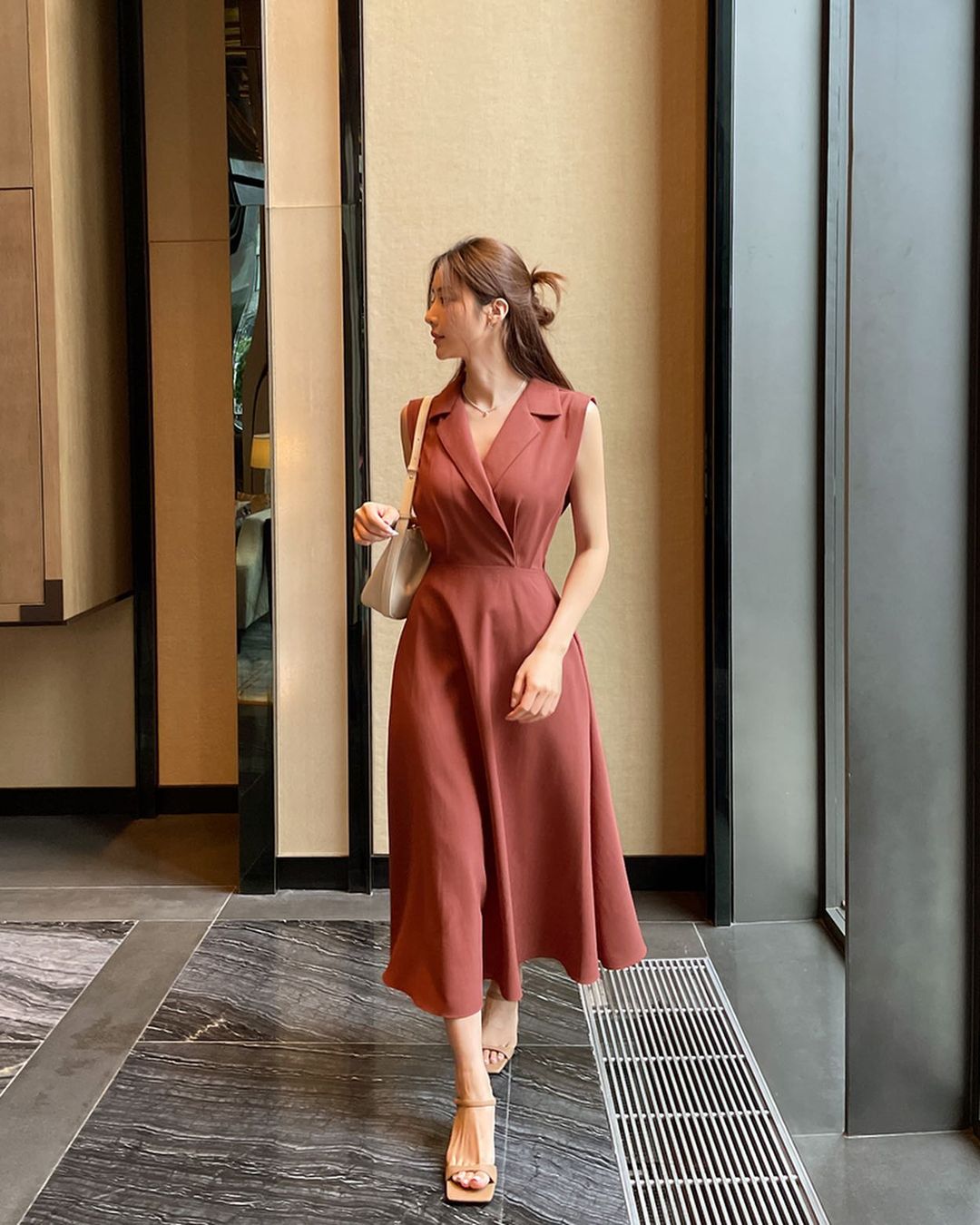 5 kiểu đầm thanh lịch và tôn dáng, phù hợp để diện khi tới sở làm-12