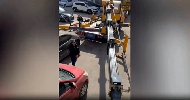 Mẹ chồng thuê cần cẩu đưa con dâu sinh mổ về nhà-2