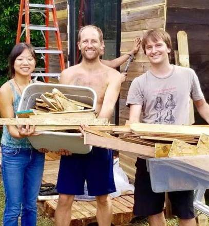 Triệu phú 30 tuổi khùng điên: từ bỏ tất cả để sống nghèo, bới rác tìm thức ăn, lí do sau đó là thứ nhiều người tìm kiếm-3