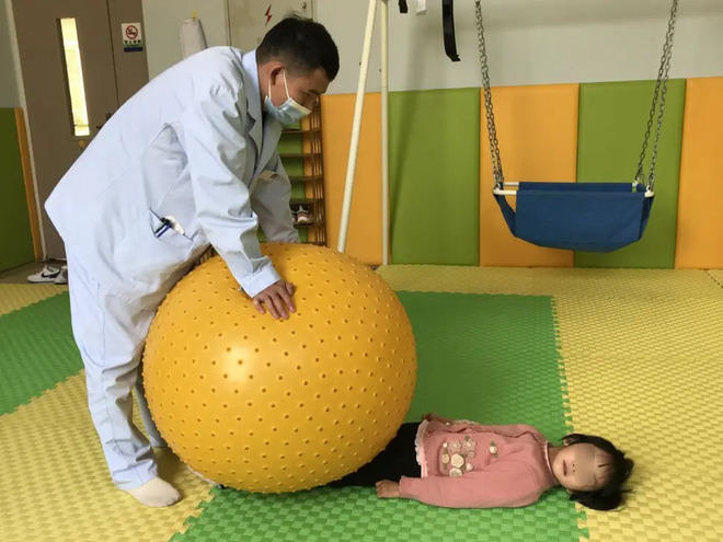 Con sinh ra thiếu tháng, chậm phát triển, người mẹ 8 năm tự trách vì sở thích ăn uống của mình-2