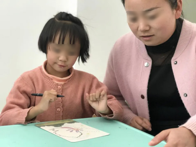 Con sinh ra thiếu tháng, chậm phát triển, người mẹ 8 năm tự trách vì sở thích ăn uống của mình-1