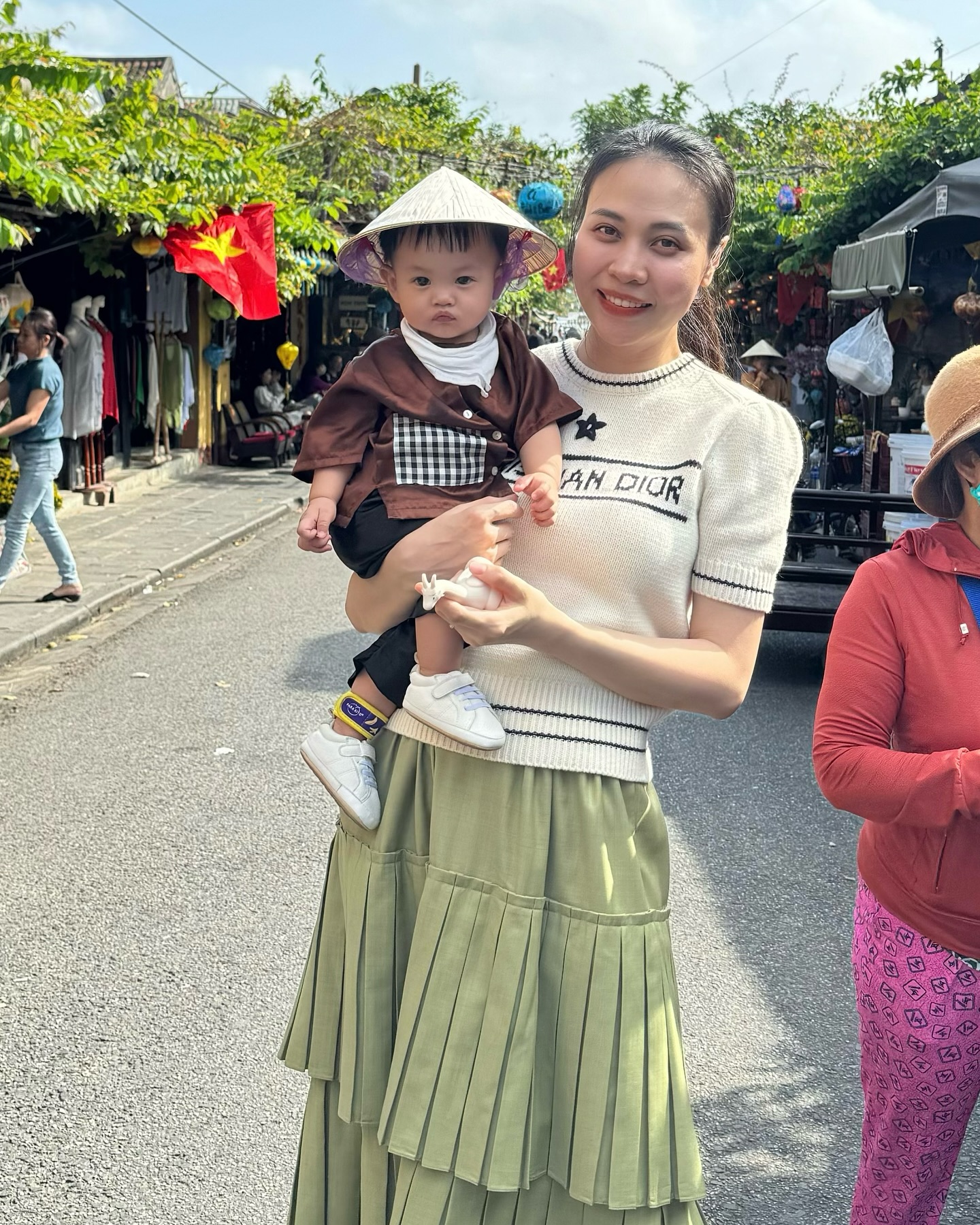 Phong cách của Đàm Thu Trang ngày càng trẻ trung nhờ 3 món thời trang-6