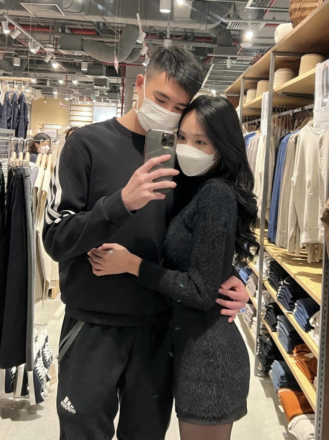 Quan Văn Chuẩn U23 Việt Nam vừa chớm nổi tiếng, bạn gái thạc sĩ vội khẳng định chủ quyền: Anh ấy là của tôi-6