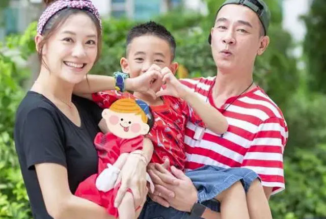 Từng lao đao vì ảnh nóng, nữ diễn viên này giờ quay xe ngoạn mục, có 9 nguyên tắc dạy con miễn chê-1